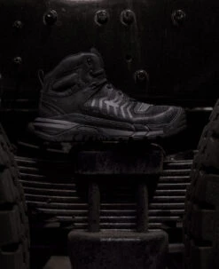 Keen Men's Kansas City Mid (Carbon-Fiber Toe) | Black/Gun Metal -Shoe Boutique Shop 1025617 PDP LeftImage