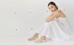 Keen Women's UNEEK Astoria Sandal X SNIDEL | Birch/Plaza Taupe -Shoe Boutique Shop KEEN W UNEEKAstoriaxSNIDEL Lifestyle PDP Doublewide