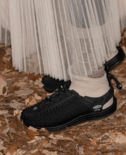 Keen Women's UNEEK High Top X HYKE | HYKE Black 17 Keen Women's UNEEK High Top X HYKE | HYKE Black -Shoe Boutique Shop Lifestyle3Womens 1027975