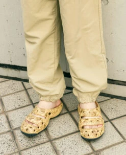 Keen Men's Yogui Arts Clog X THC | Caffe Latte Paisley -Shoe Boutique Shop MYoguiArtsLifestylePDPSingleRight