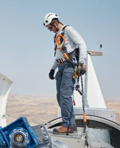 Keen Men's Camden 8" Insulated Waterproof Boot (Carbon-Fiber Toe) | Leather Brown/Black -Shoe Boutique Shop SDD 1014 Camden 1027690 Left Image 1