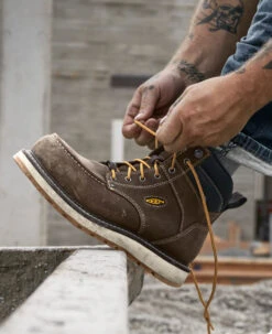 Keen Men's Cincinnati 6" Waterproof Boot (Carbon-Fiber Toe) | Dark Chocolate/Sandshell -Shoe Boutique Shop SDD 505 PDP Cincinnati 1026885 Right Image