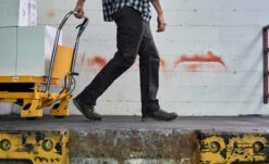 Keen Men's Vista Energy (Carbon-Fiber Toe) | Magnet/Green Glow -Shoe Boutique Shop SDD 554 VistaEnergy 1026886 Top Image