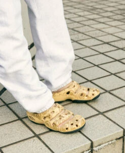 Keen Women's Yogui Arts Clog X THC | Caffe Latte Paisley 15 Keen Women's Yogui Arts Clog X THC | Caffe Latte Paisley -Shoe Boutique Shop WYoguiArtsLifestylePDPSingleRight